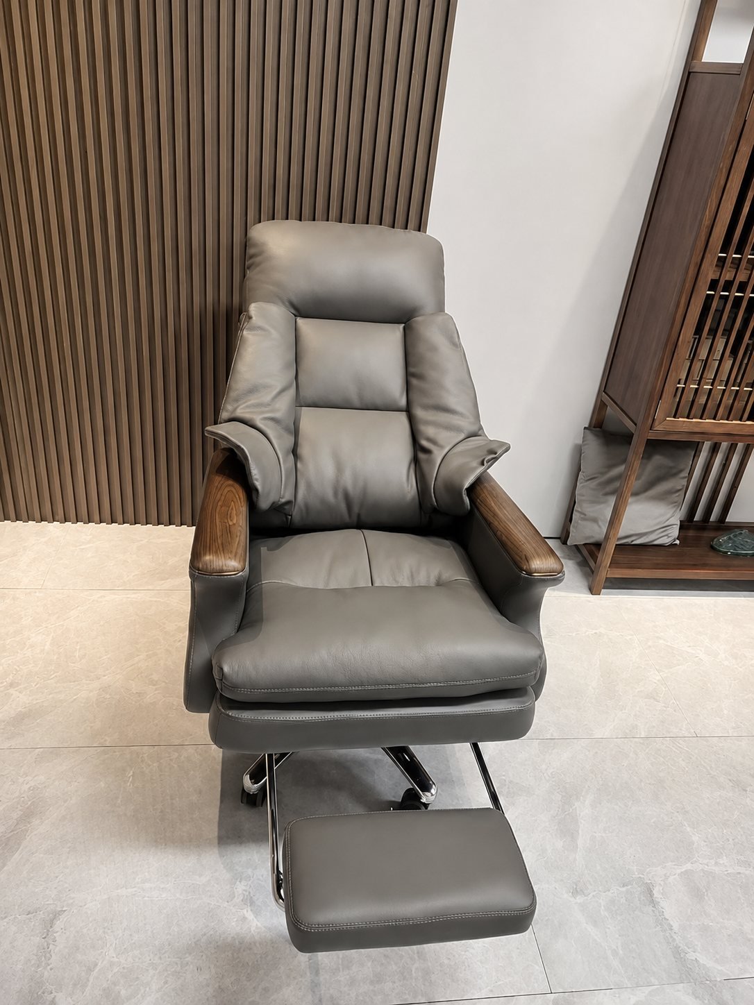 Porsse Executive Boss Chair — view 2